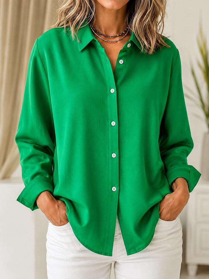 Yvette | Blouse classique unie boutonnée sur le devant