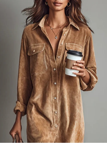 Colombe | Robe midi en velours côtelé avec poches et bouton unique